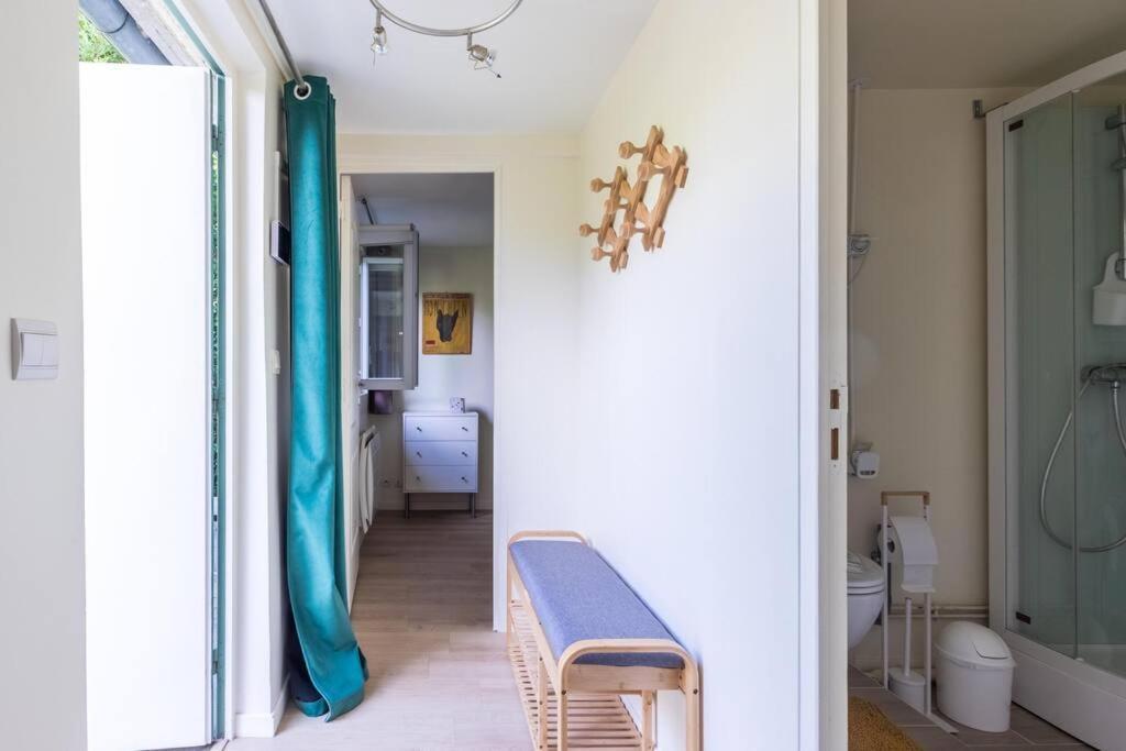 Maisonnette Dans Jardin Partage Коломб Екстер'єр фото