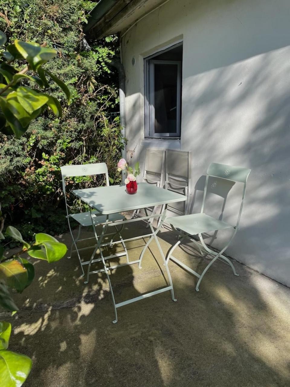 Maisonnette Dans Jardin Partage Коломб Екстер'єр фото